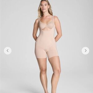 Spanx Seamless On Core Open Bust shapewear, small, NWT